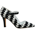 Load image into Gallery viewer, Manolo Blahnik Black / White Canvas Tarazona Pumps
