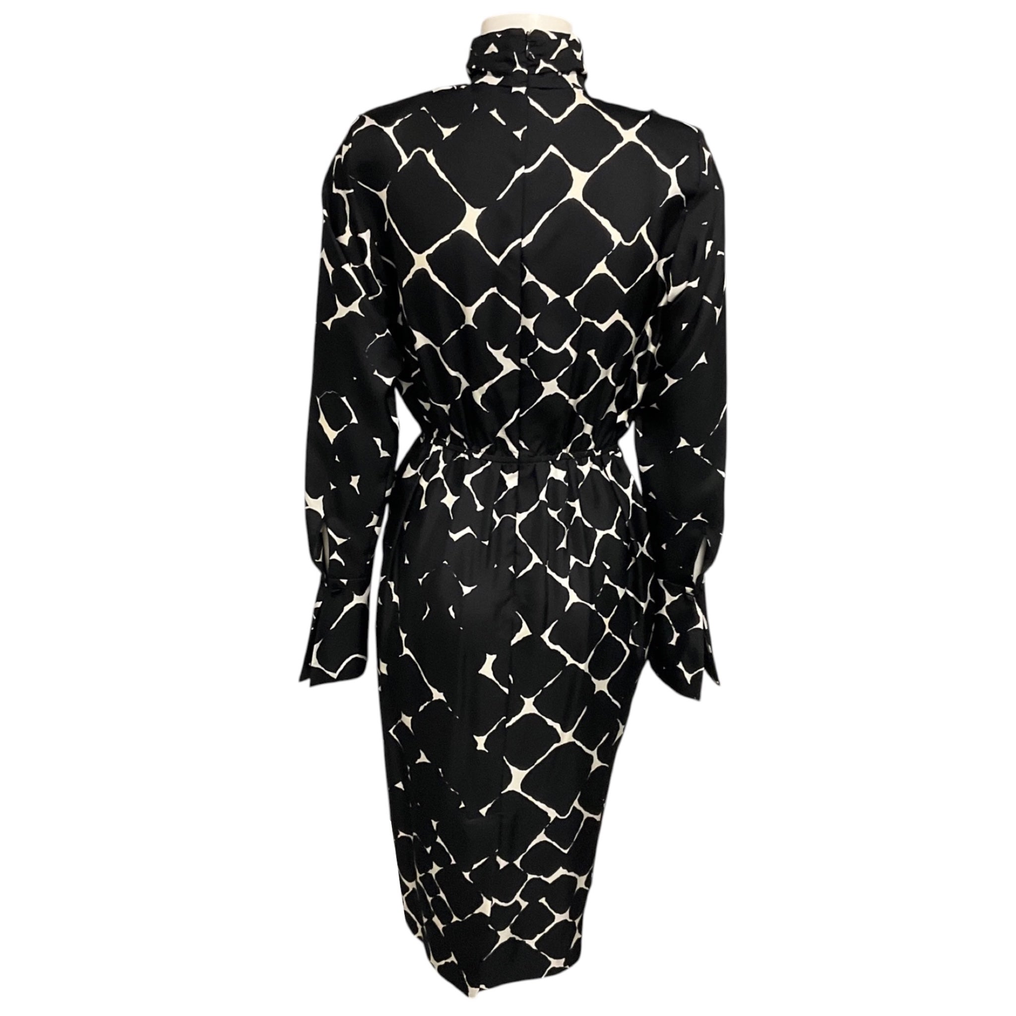 Marc Jacobs Black / Ivory Printed Long Sleeved Silk Midi Dress