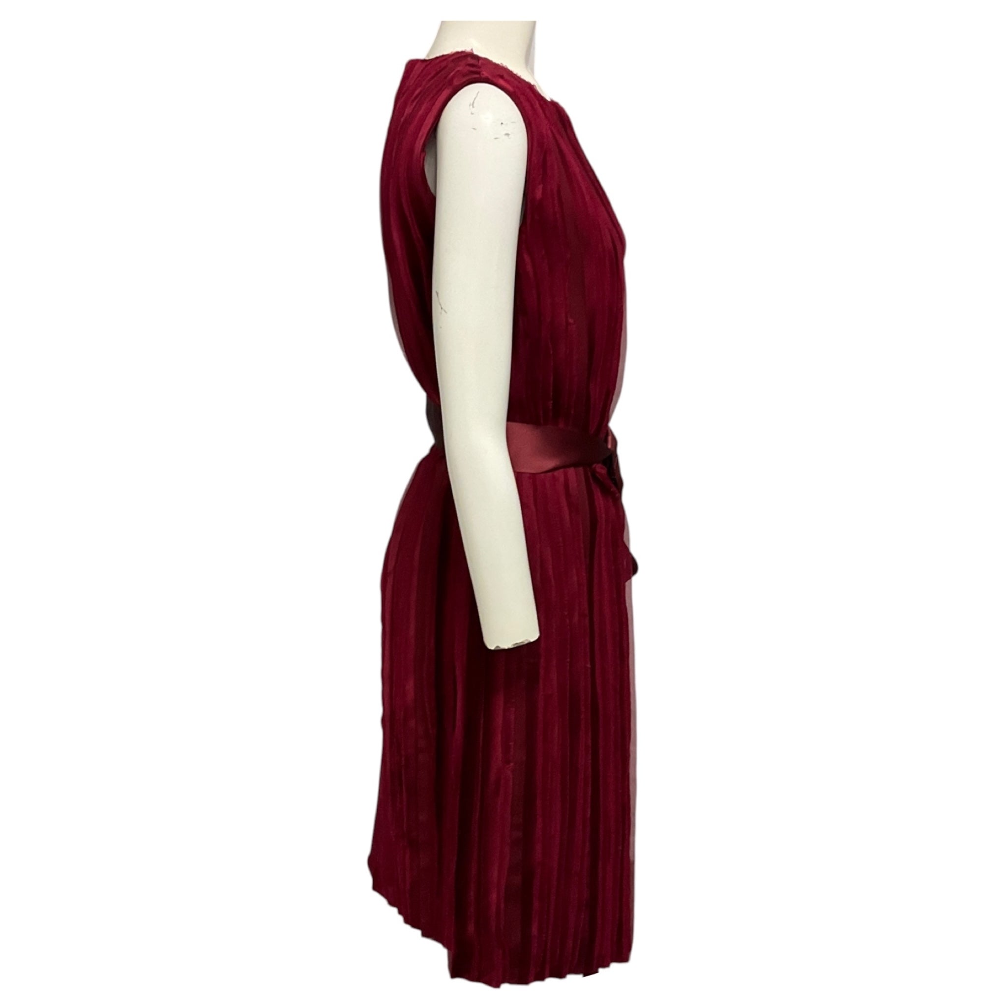 Oscar de la Renta Garnet Red Pleated Sleeveless Silk Midi Cocktail Dress with Belt
