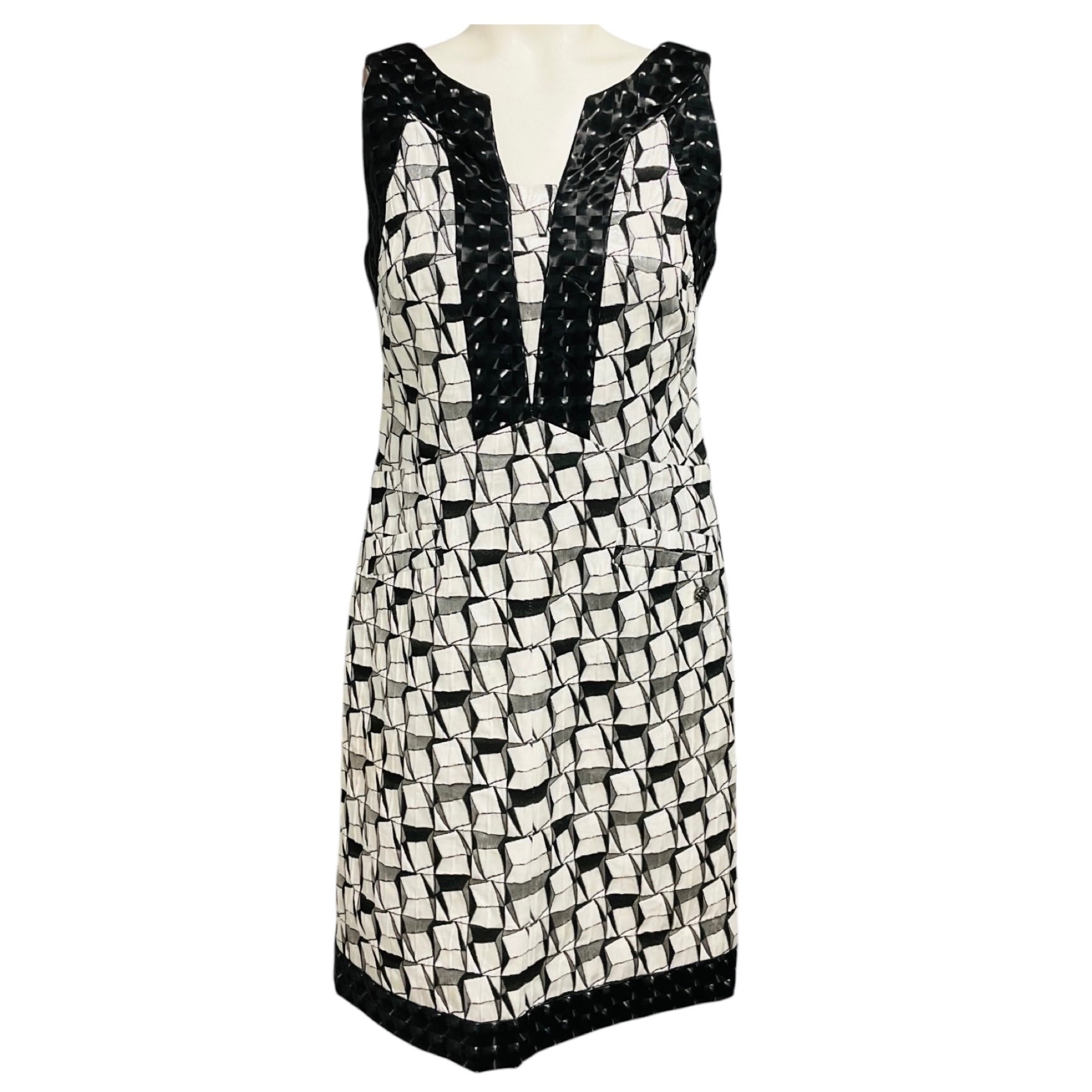 Chanel Black / White Paris-Dubai Cruise Resort 2015 Sleeveless Geometric Jacquard Dress