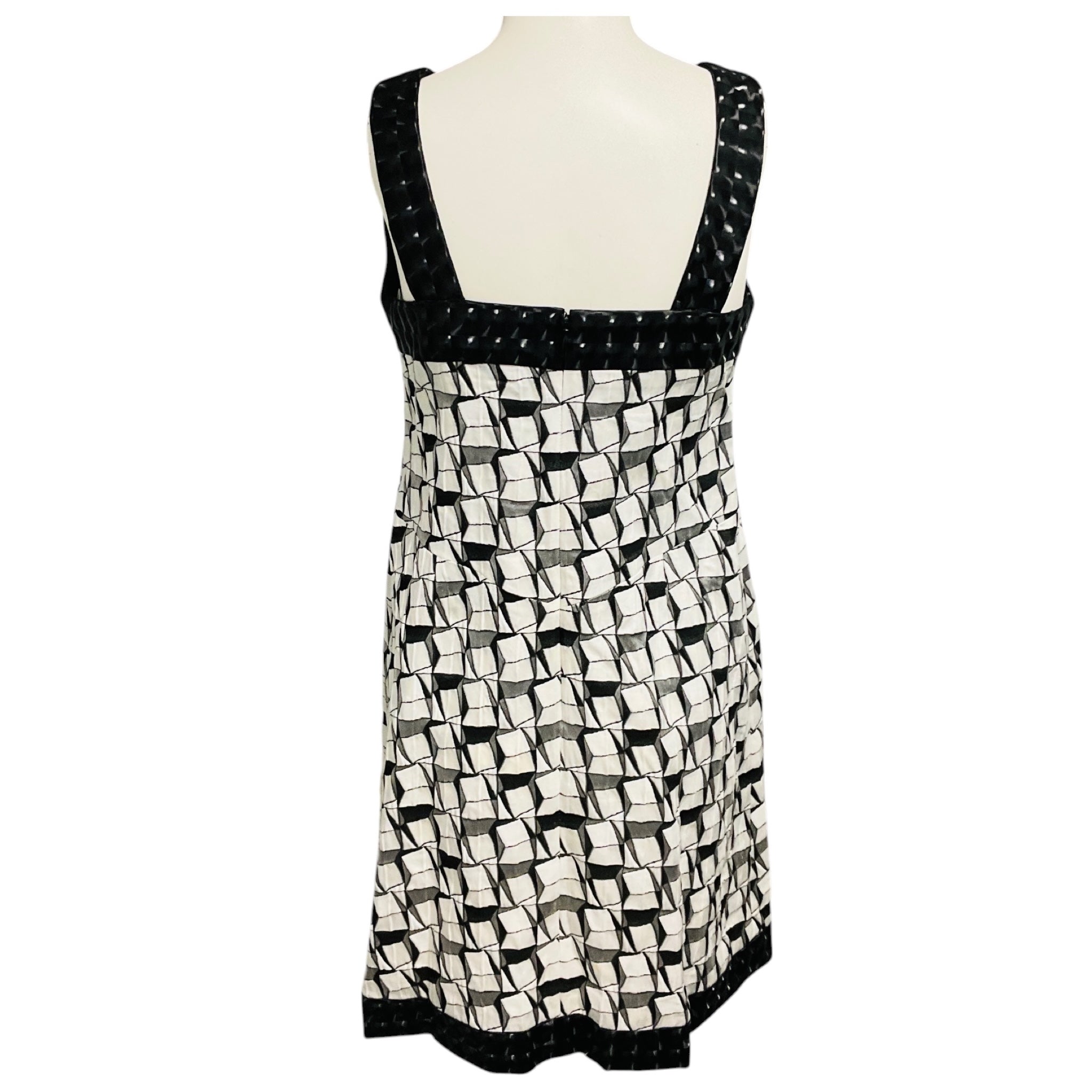 Chanel Black / White Paris-Dubai Cruise Resort 2015 Sleeveless Geometric Jacquard Dress