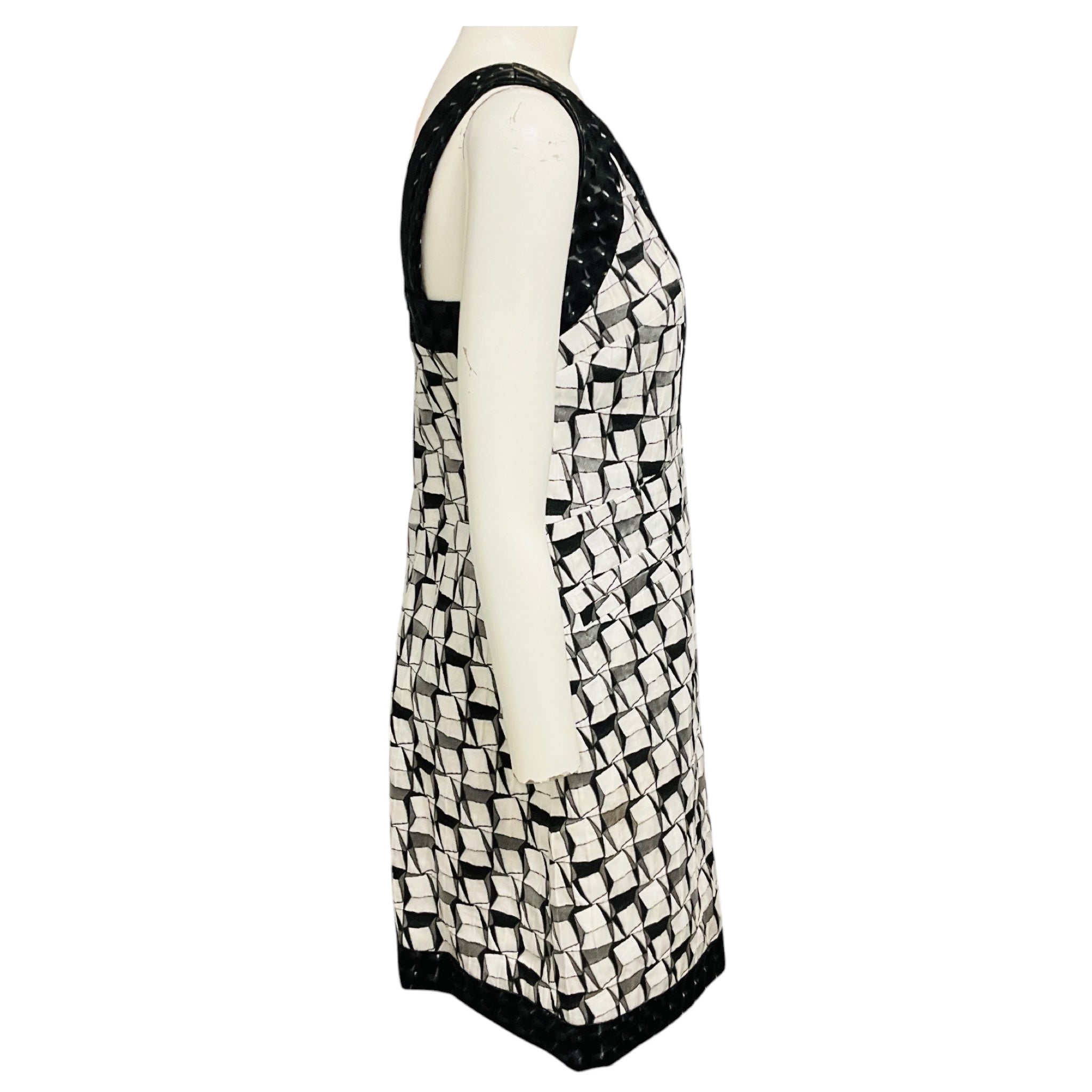 Chanel Black / White Paris-Dubai Cruise Resort 2015 Sleeveless Geometric Jacquard Dress