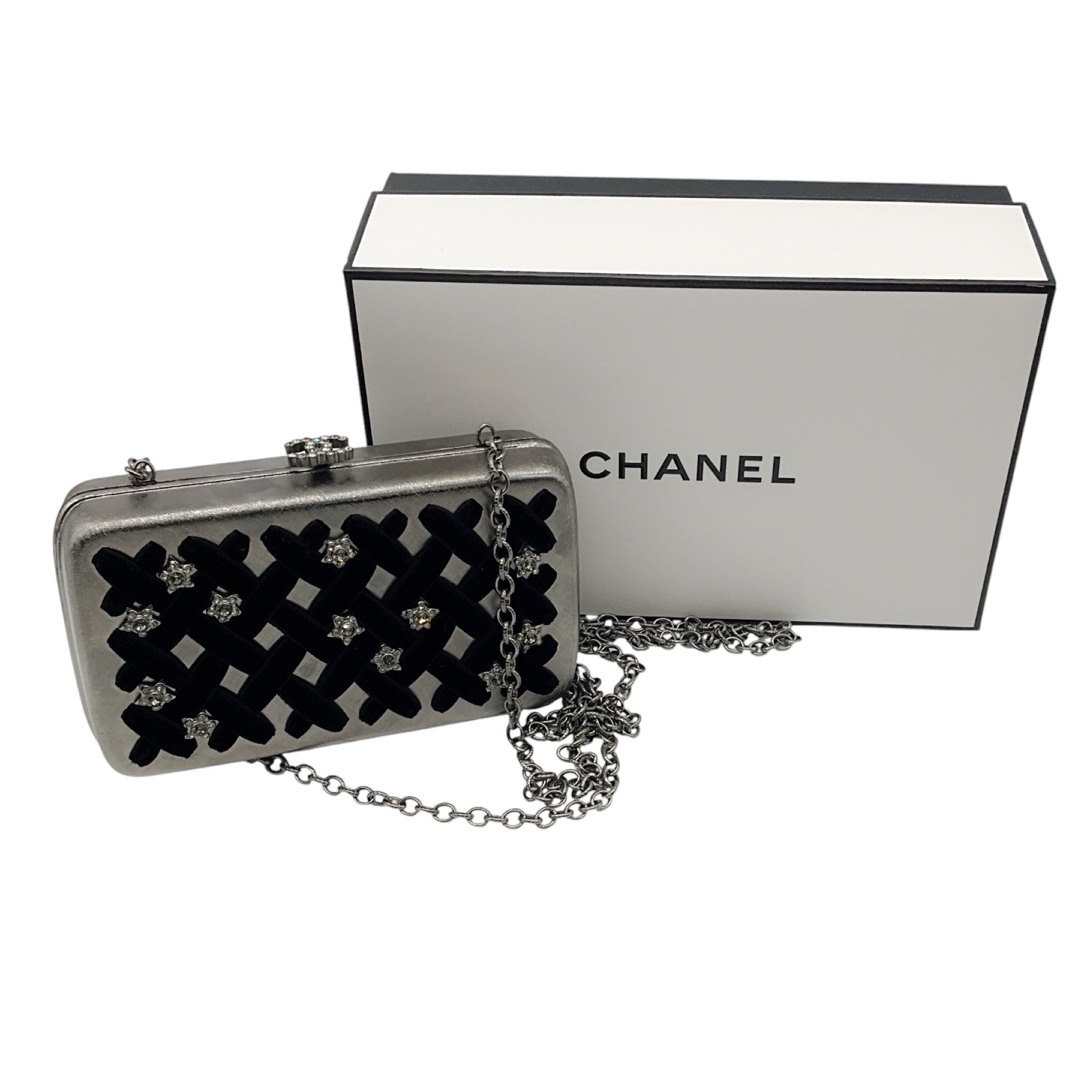 Chanel Silver / Black Pre-Fall 2015 Metiers d'Art Paris-Salzburg Velvet Trimmed Metal Clutch