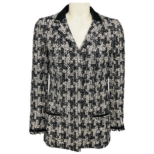 Chanel 2005 Navy Blue / White / Black Lambskin Leather Trimmed Fringed Houndstooth Metallic Tweed Jacket with CC Logo Buttons
