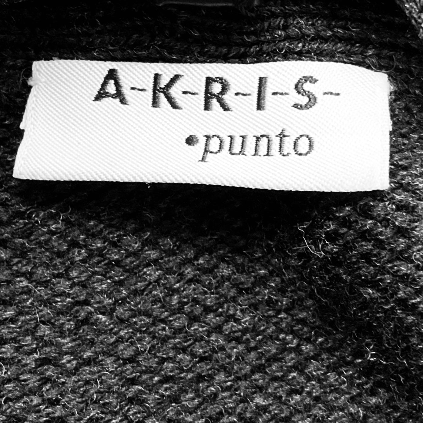 Akris Punto Charcoal Grey Cropped Short Sleeved Wool Knit Sweater