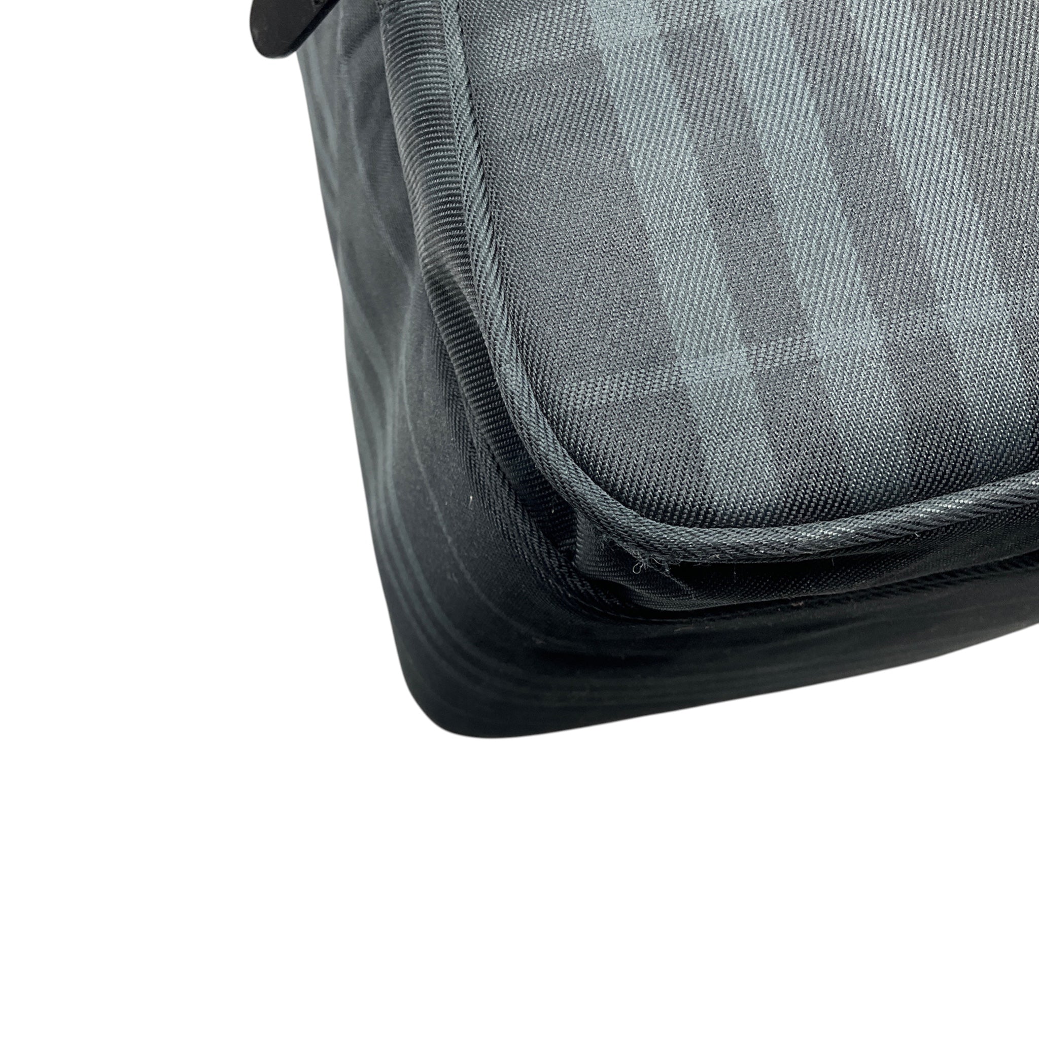 Burberry Black / Grey Classic Nova Check Plaid Golf Shoe Bag