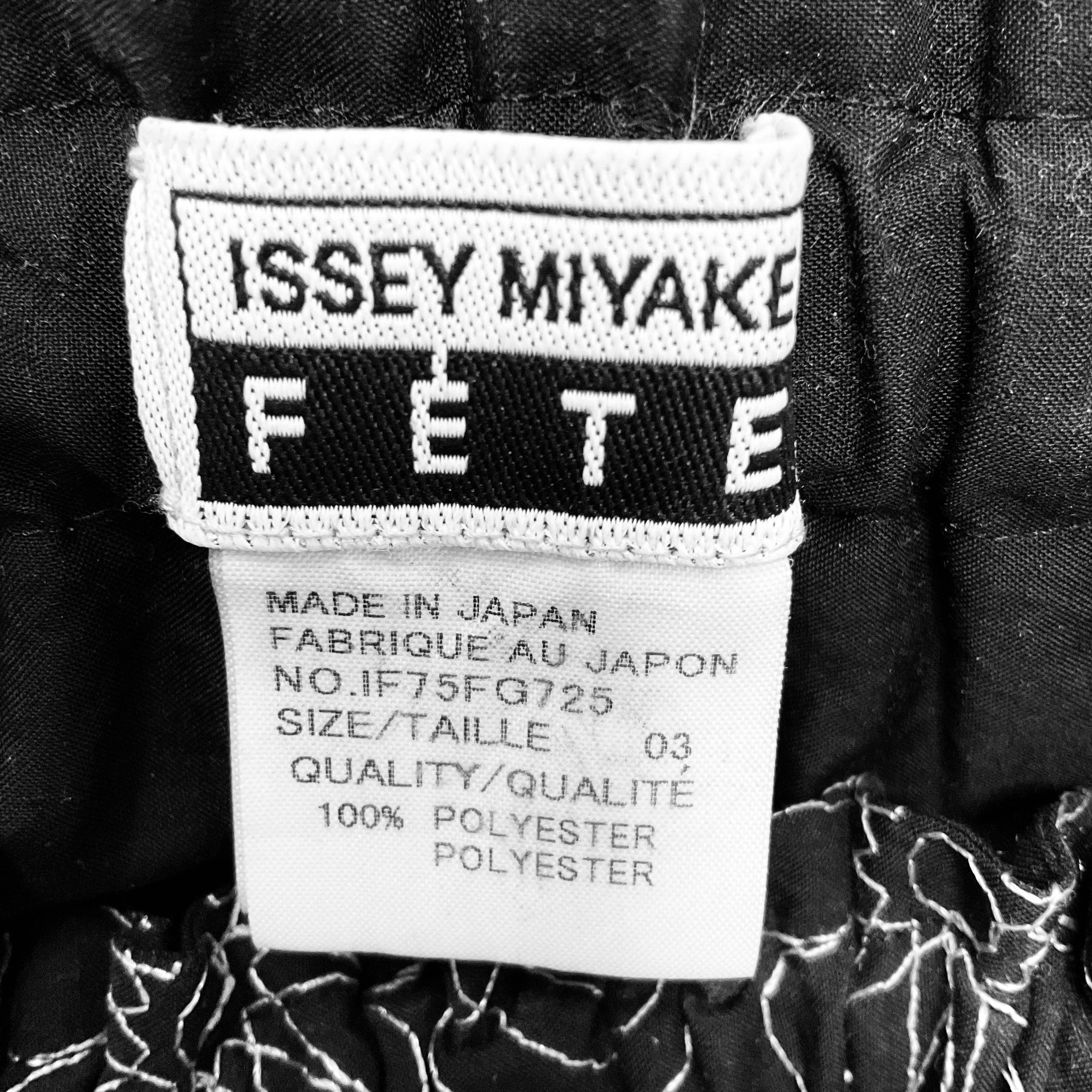 Issey Miyake Fete Black / Ecru Floral Embroidered Pleated Skirt