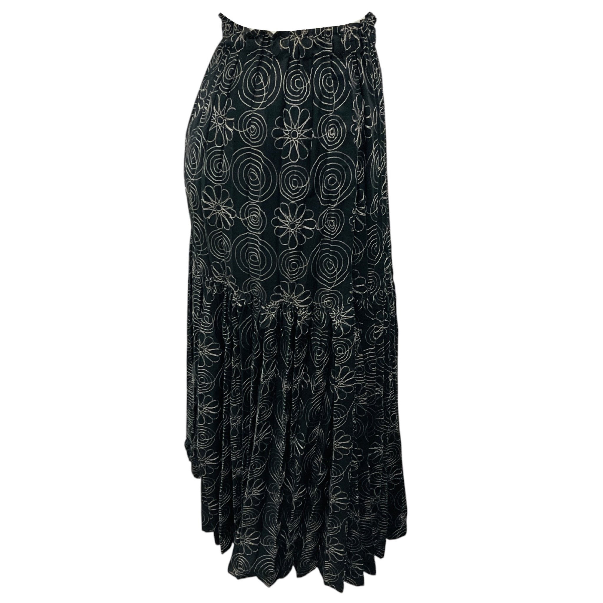 Issey Miyake Fete Black / Ecru Floral Embroidered Pleated Skirt
