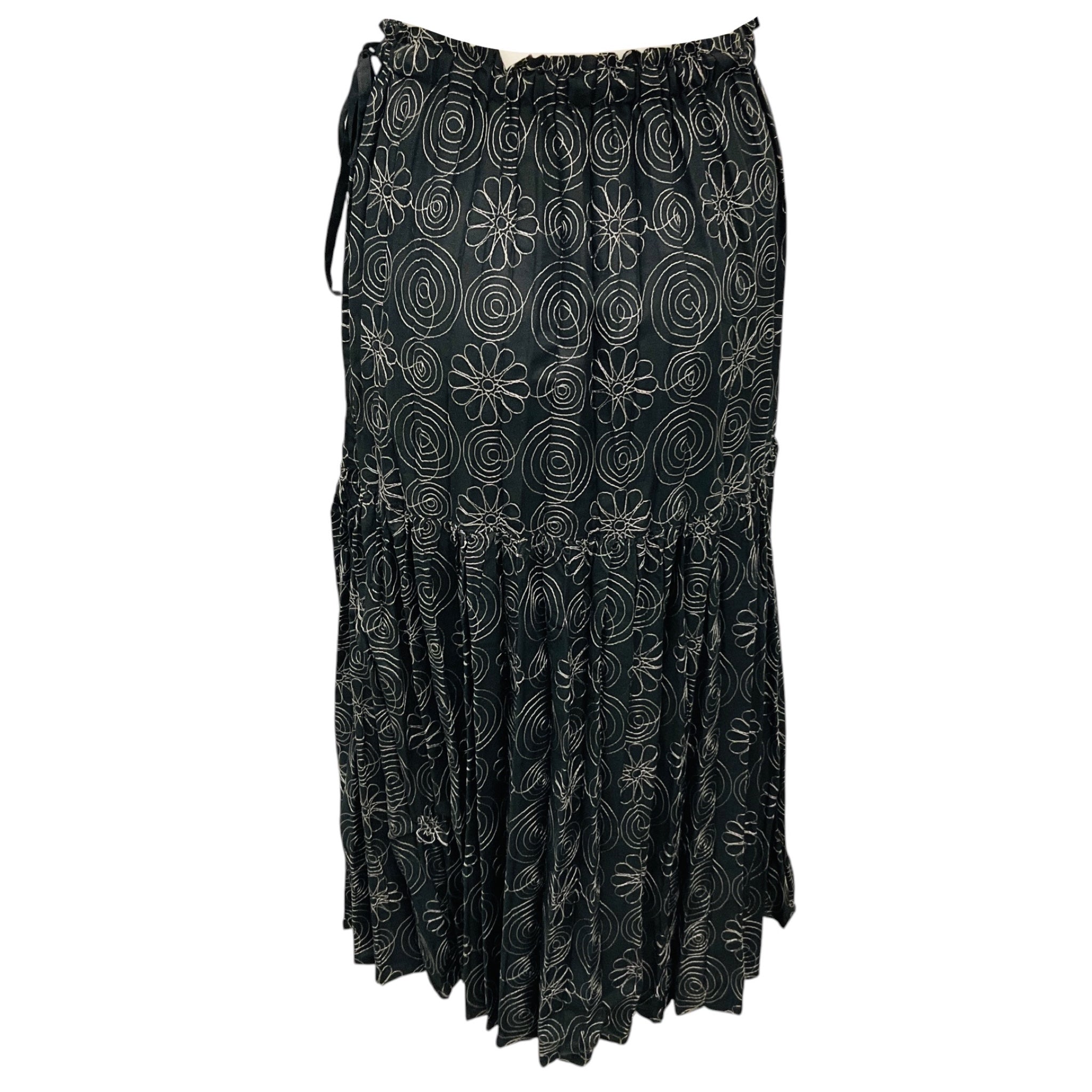 Issey Miyake Fete Black / Ecru Floral Embroidered Pleated Skirt