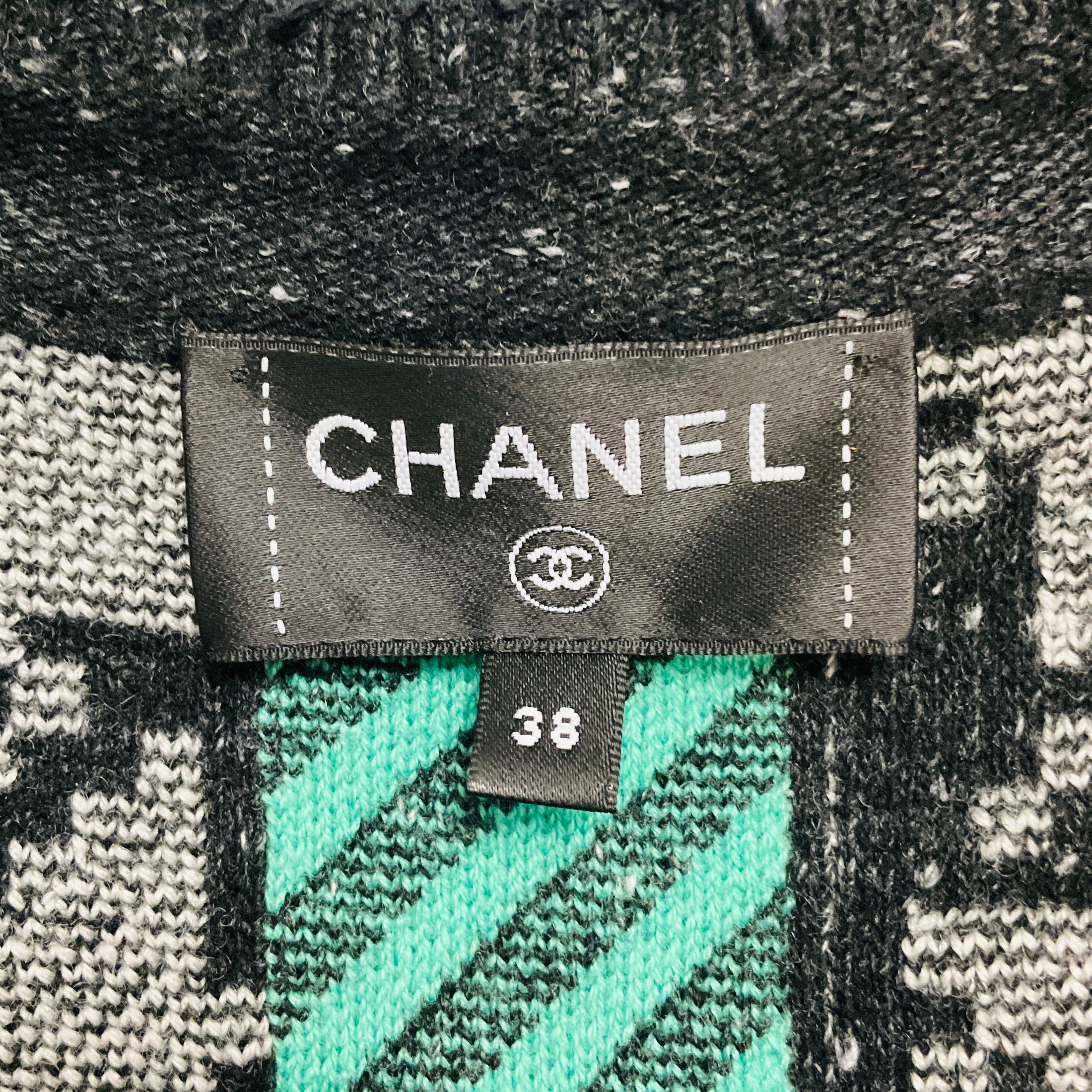 Chanel Green / White / Black Paris-Manchester 2024 Metiers d’Art Houndstooth Wool and Cashmere Knit Sweater Jacket with CC Logo Buttons