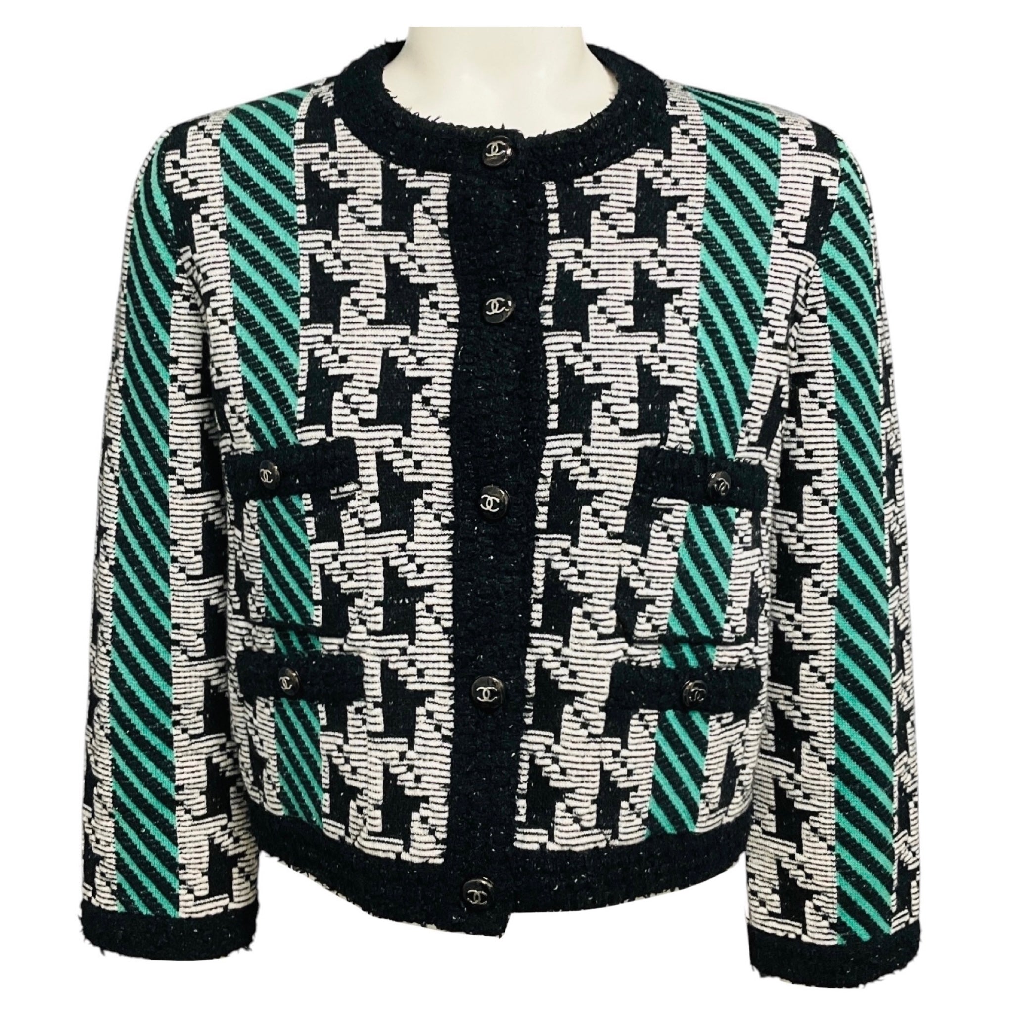 Chanel Green / White / Black Paris-Manchester 2024 Metiers d’Art Houndstooth Wool and Cashmere Knit Sweater Jacket with CC Logo Buttons