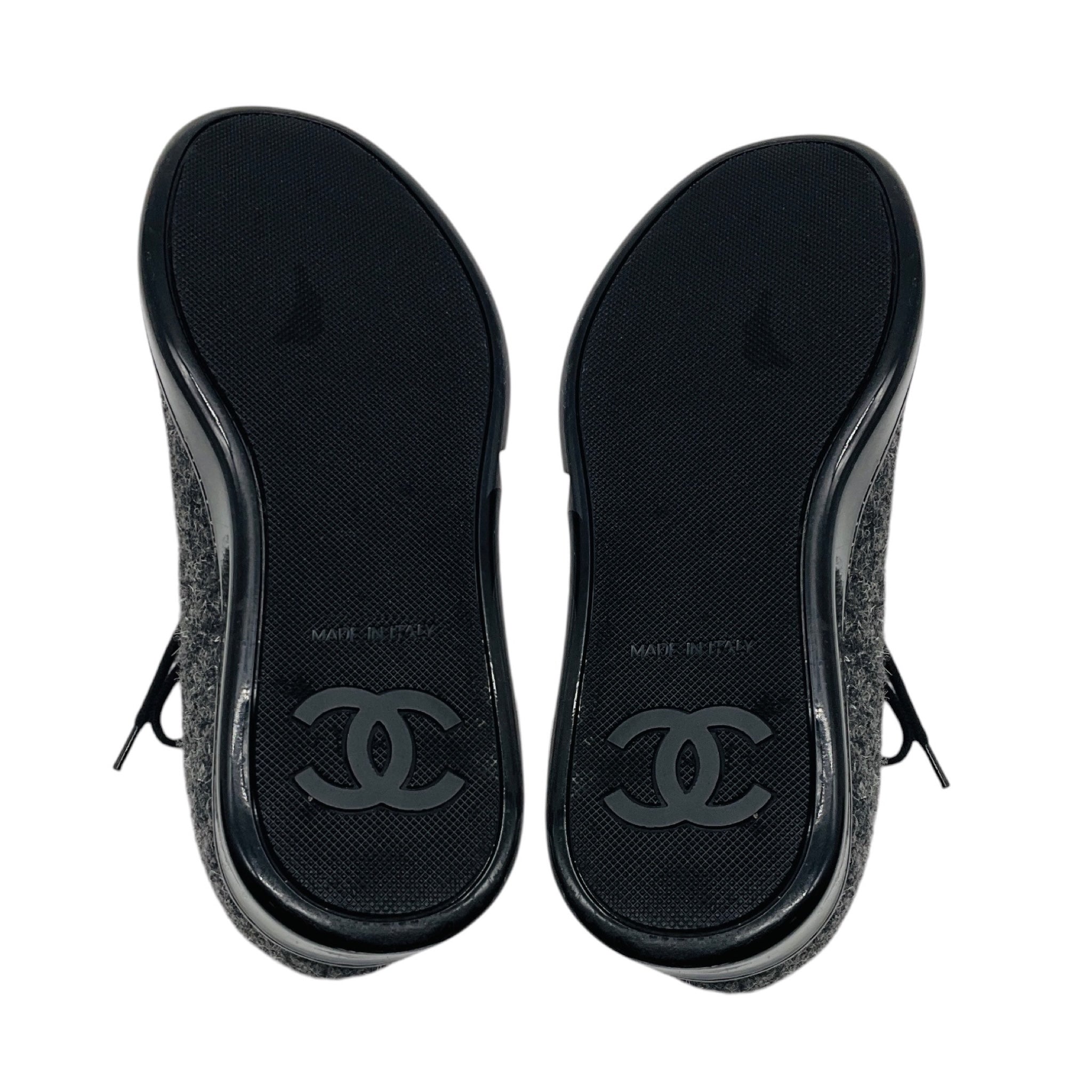 Chanel Charcoal Grey / Black Tweed and Lambskin Leather CC Logo Cap Toe Low Top Sneakers