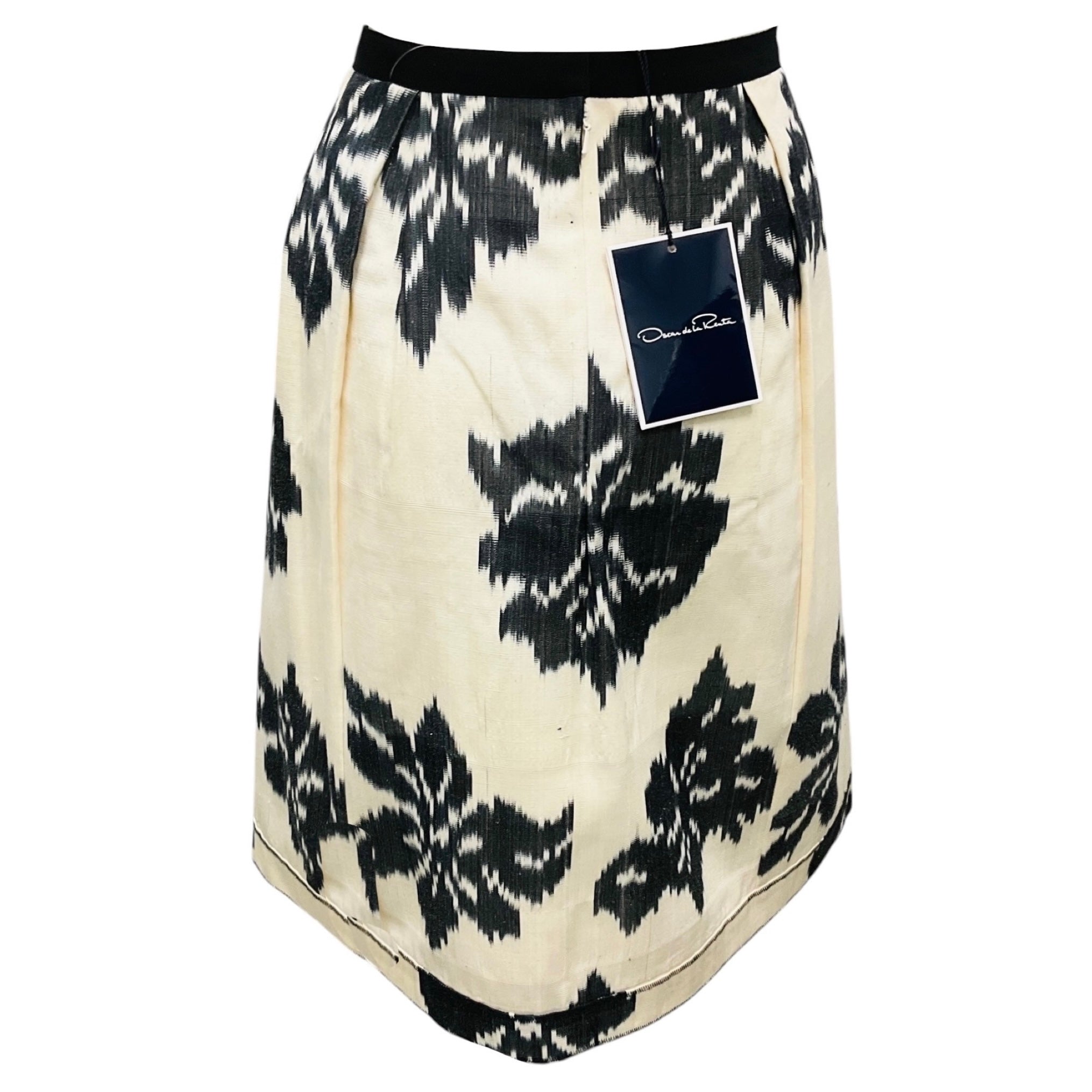 Oscar de la Renta Ivory / Black Ikat Print Midi Skirt
