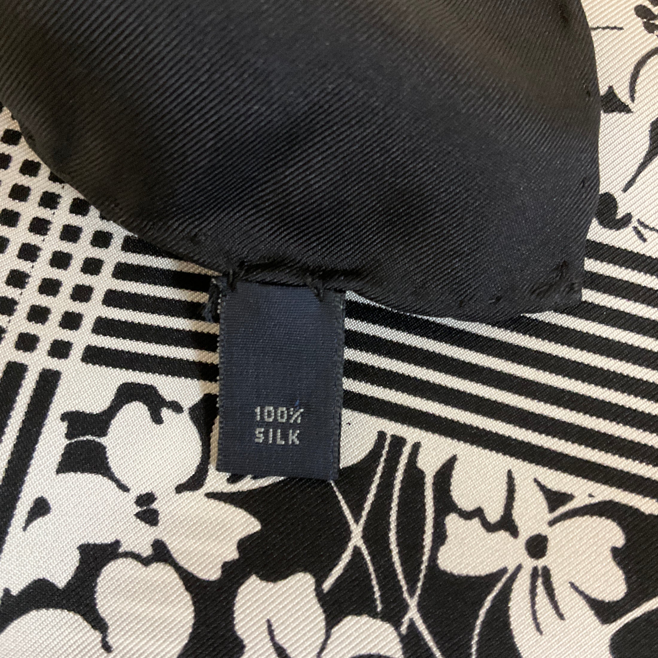 Burberry Black / White Floral Print Square Silk Twill Scarf