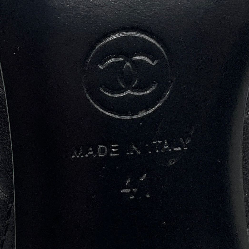 Chanel Black / Silver CC Logo Quilted Leather Pumps
