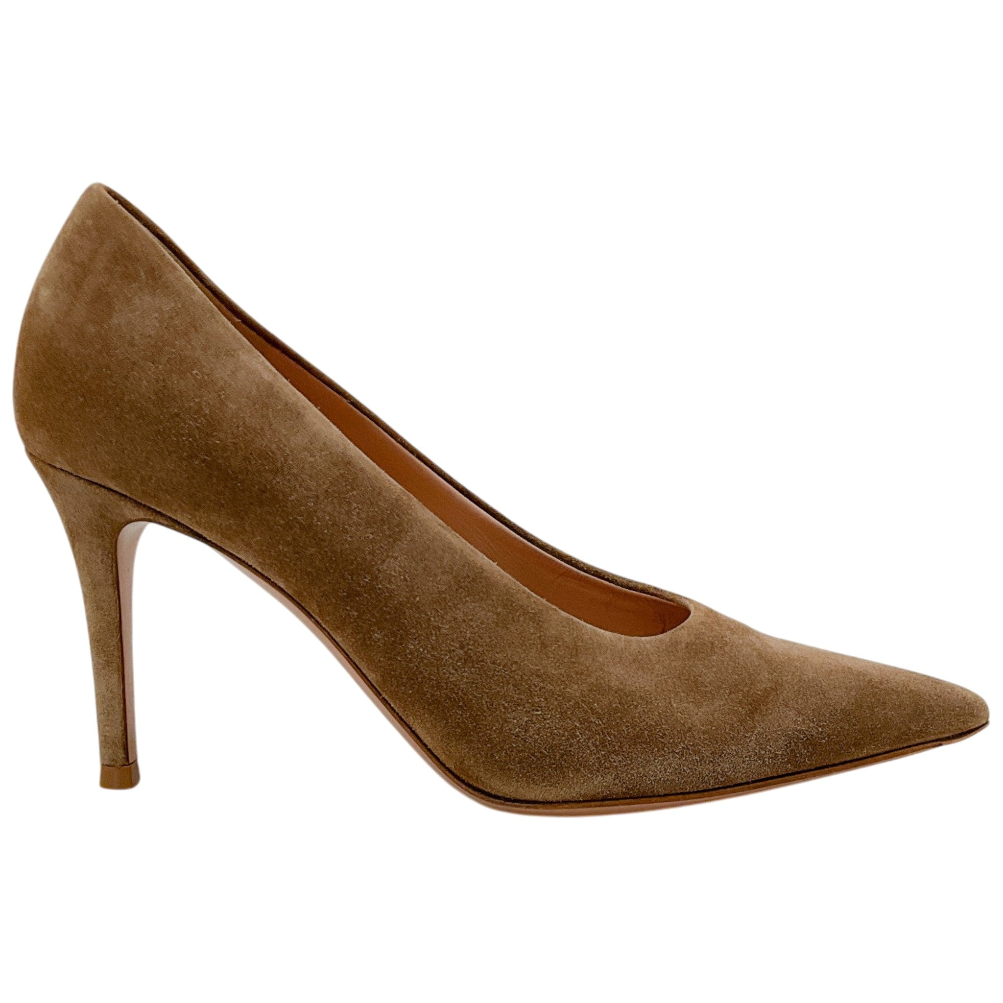 Gianvito Rossi Camel Suede Robbie Pumps