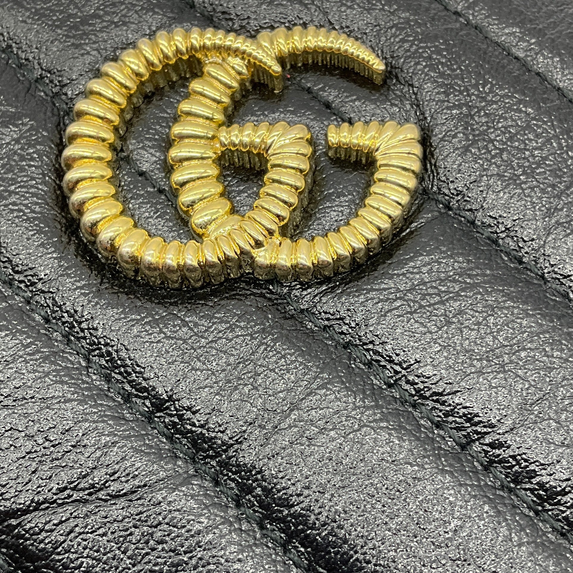 Gucci Black / Red GG Marmont Mini Round Shoulder Bag