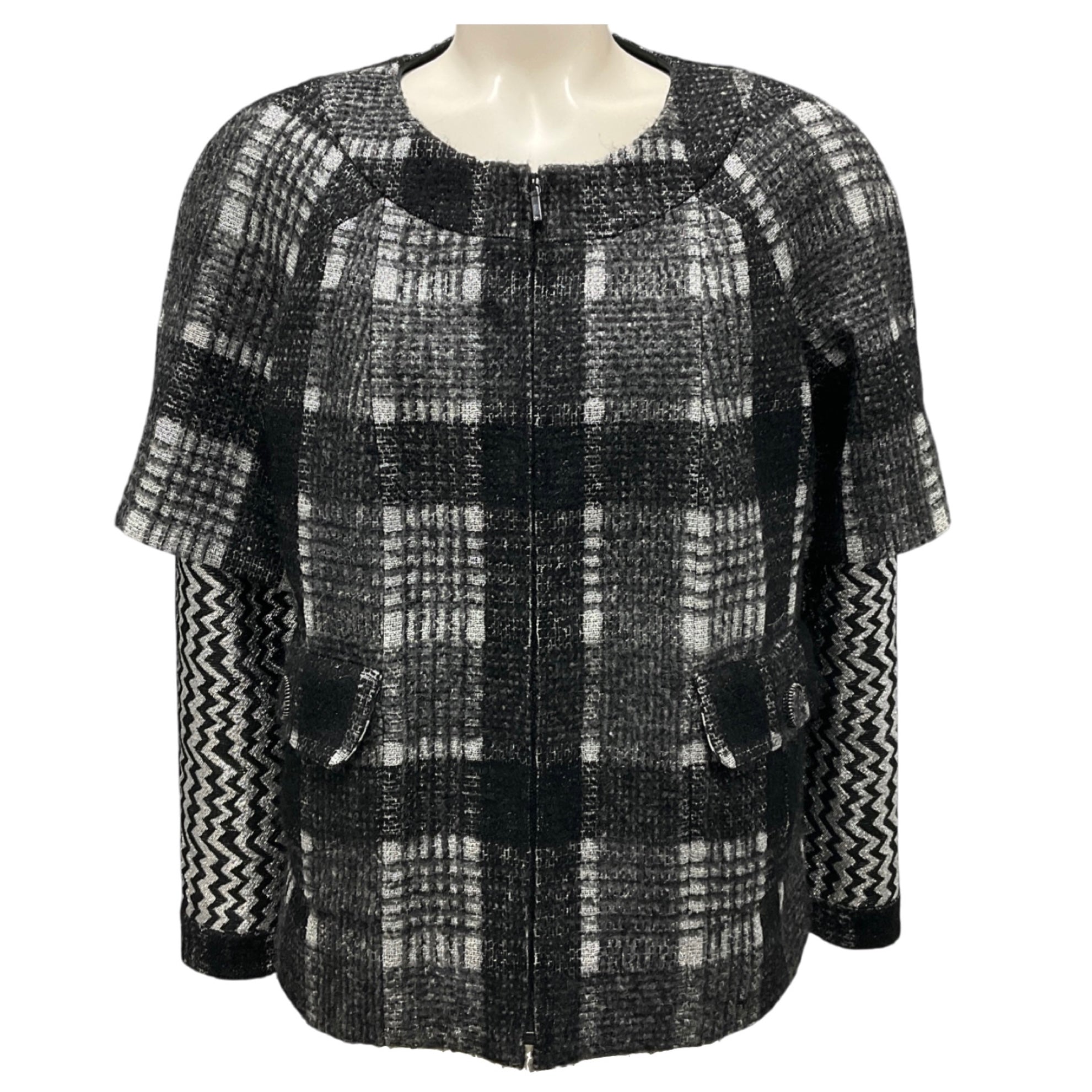 Chanel Black / Grey / Silver 2016 CC Logo Button Fantasy Tweed Jacket