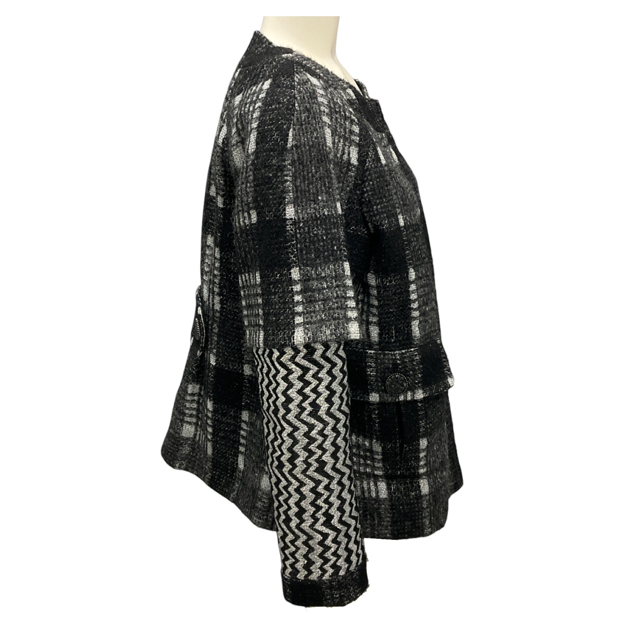 Chanel Black / Grey / Silver 2016 CC Logo Button Fantasy Tweed Jacket