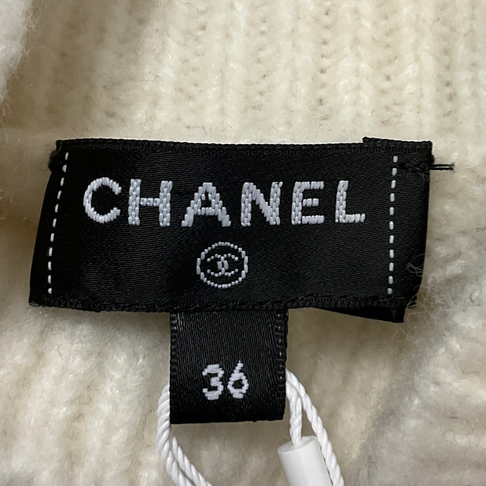 Chanel Ivory / Red / Burgundy Intarsia Cashmere Knit Pullover Sweater with Crystal CC Logo