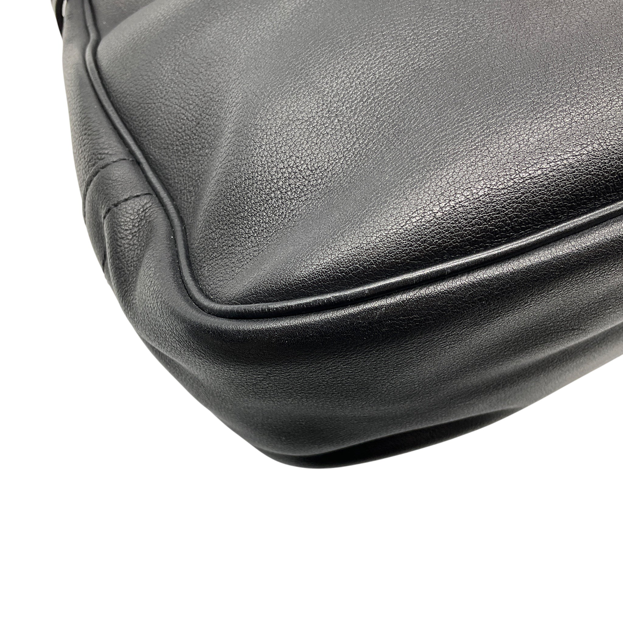 Tom Ford Black / Gold Hardware Zipper Detail Leather Shoulder Bag