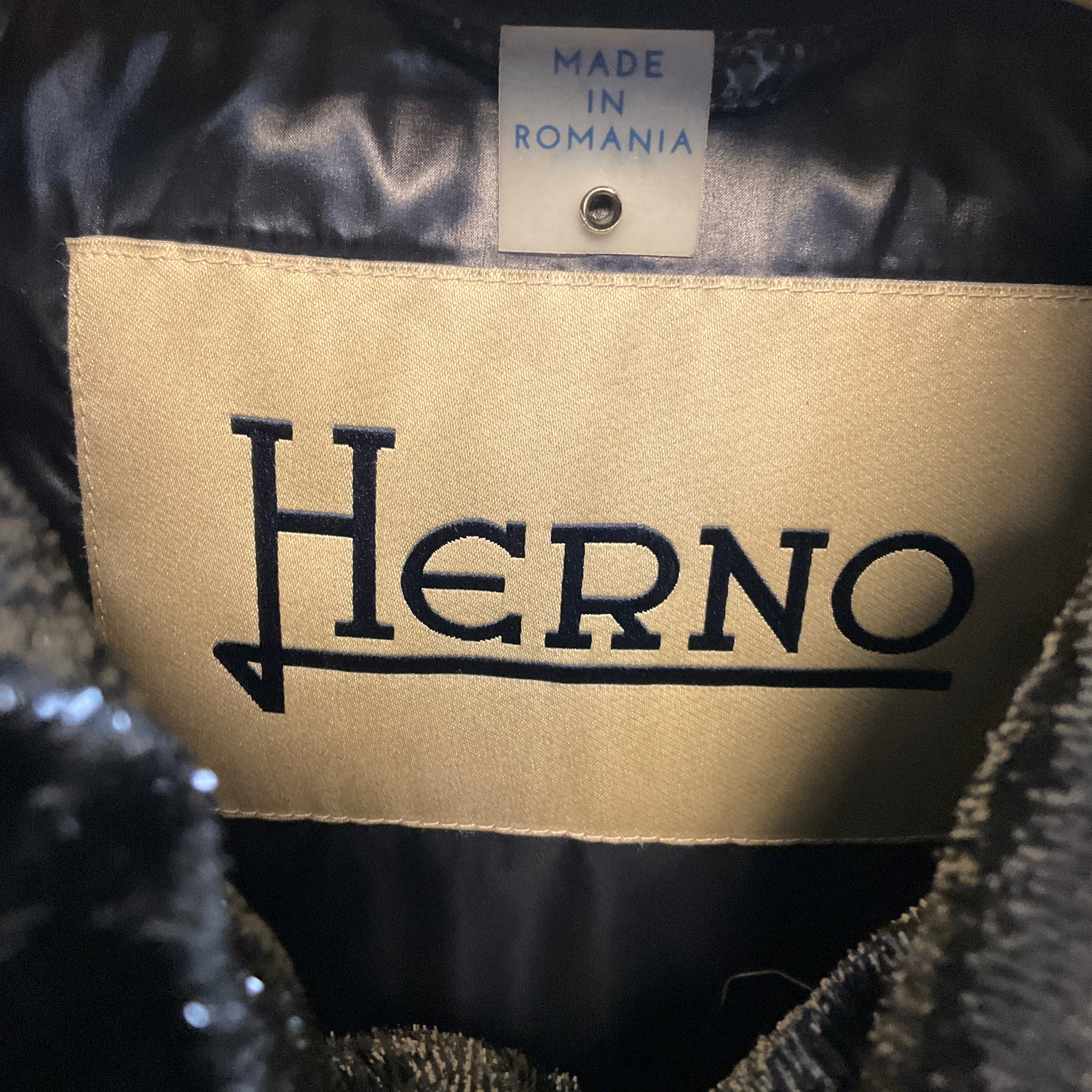 Herno Black Lurex Shimmer Quilted Short Sleeved Velvet Down Puffer Jacket