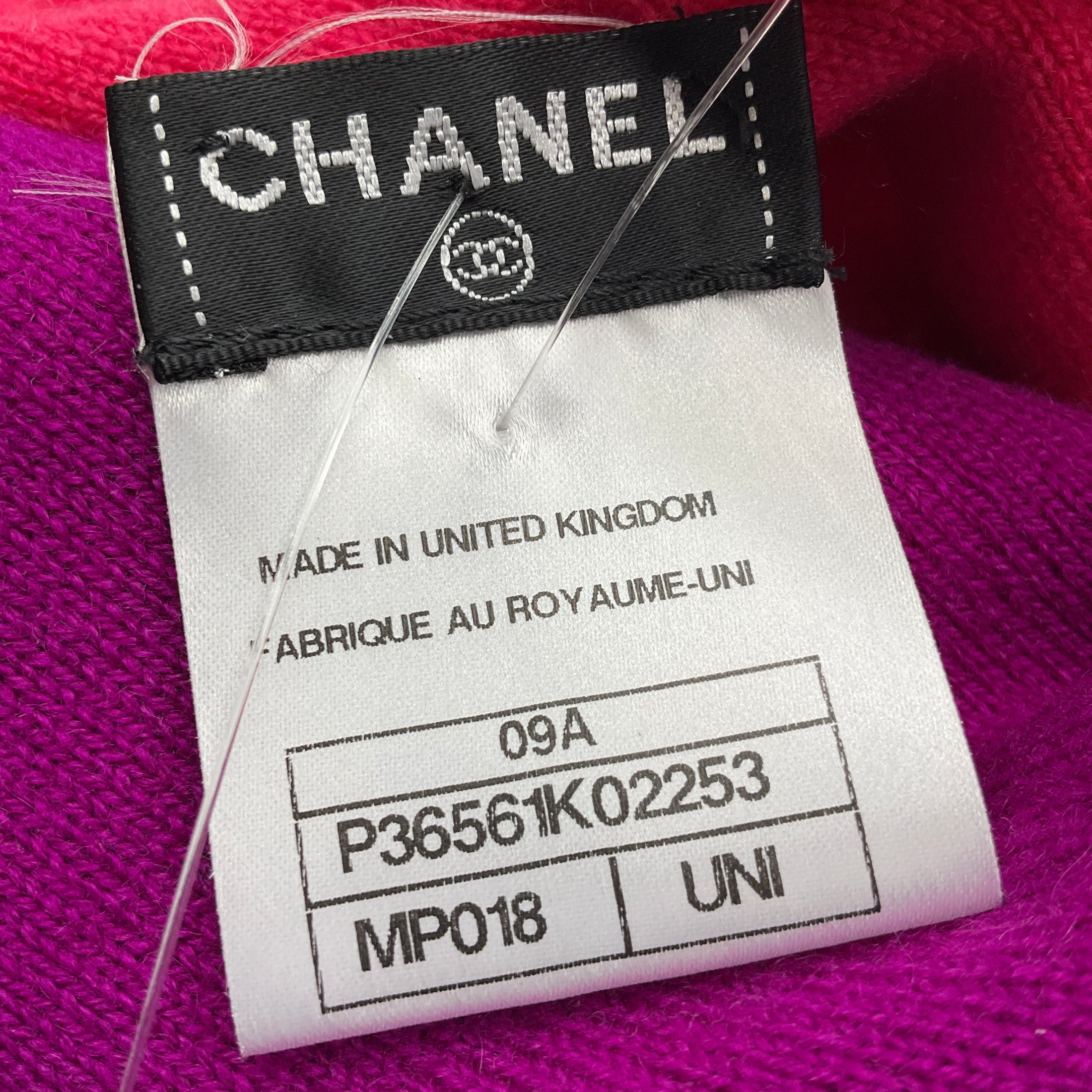 Chanel Magenta / Pink 2009 Fringed Cashmere Knit Scarf