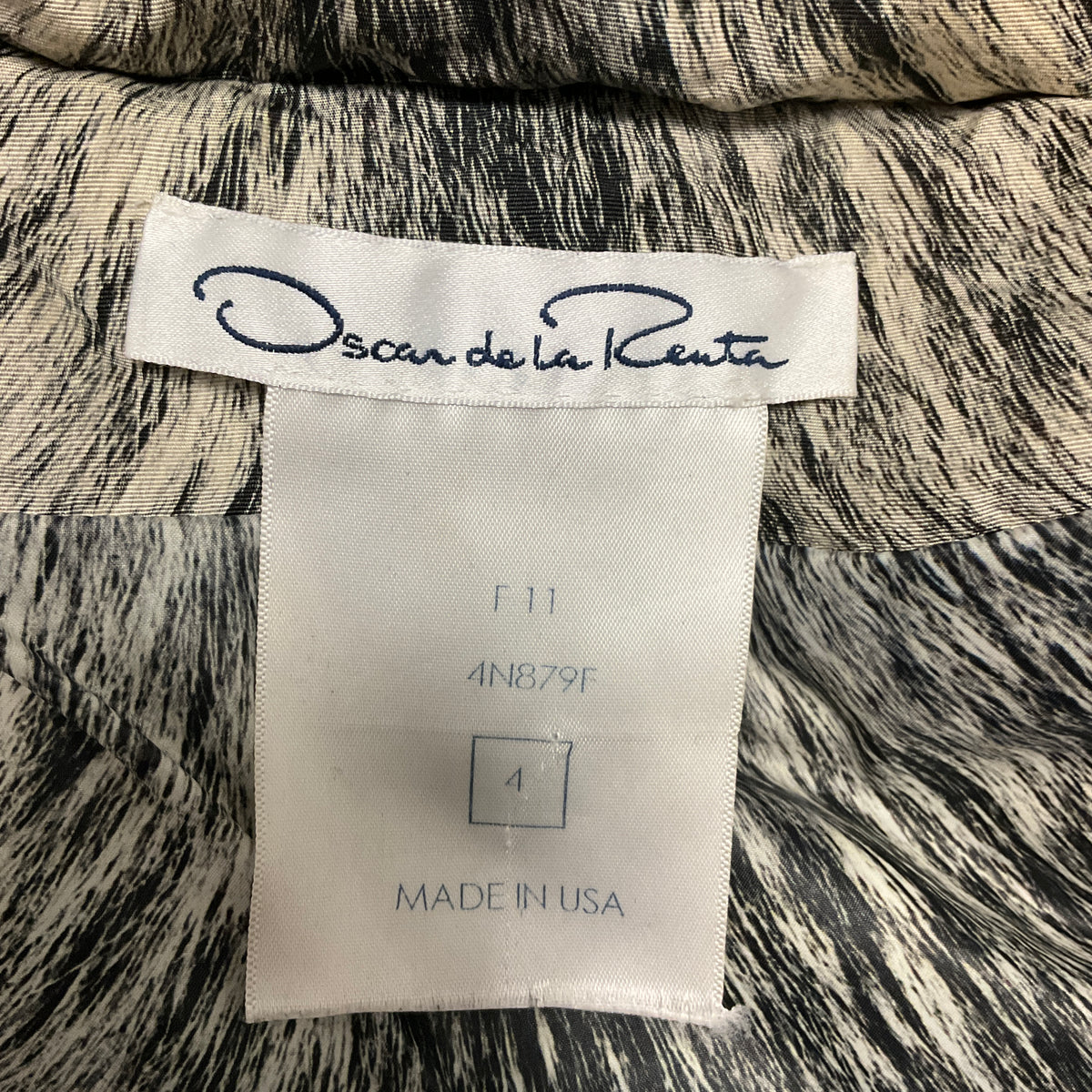 Oscar de la Renta Ivory / Black Printed Silk Puffer Coat with Fox Fur Trim