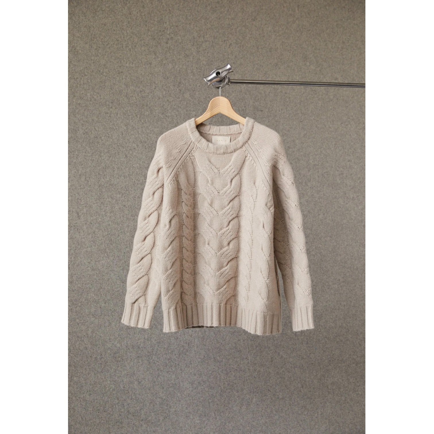 Annis JON OATMEAL CABLE CREW NECK
