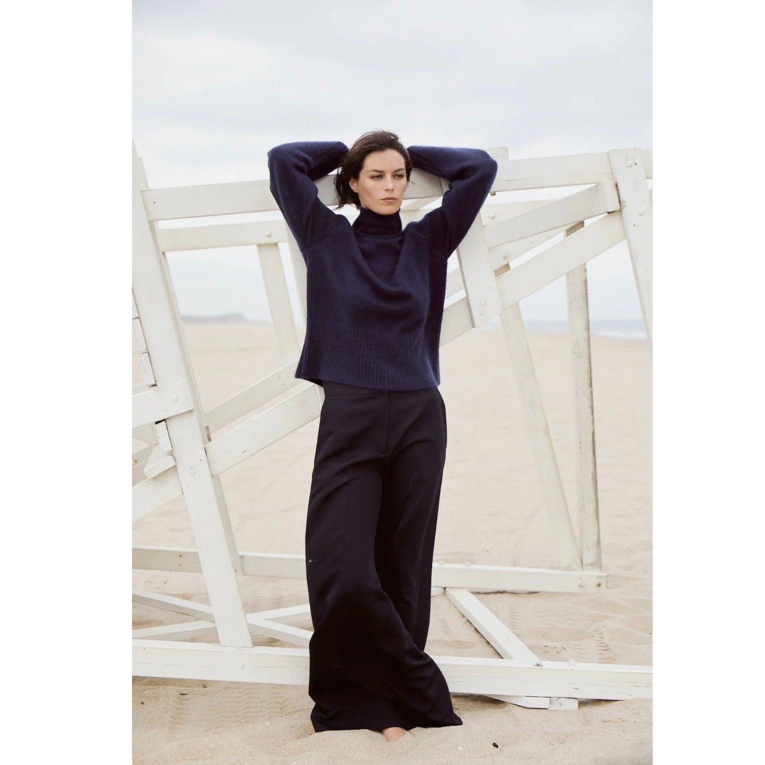 Annis JOSIE NAVY FUNNEL TURTLENECK TOP